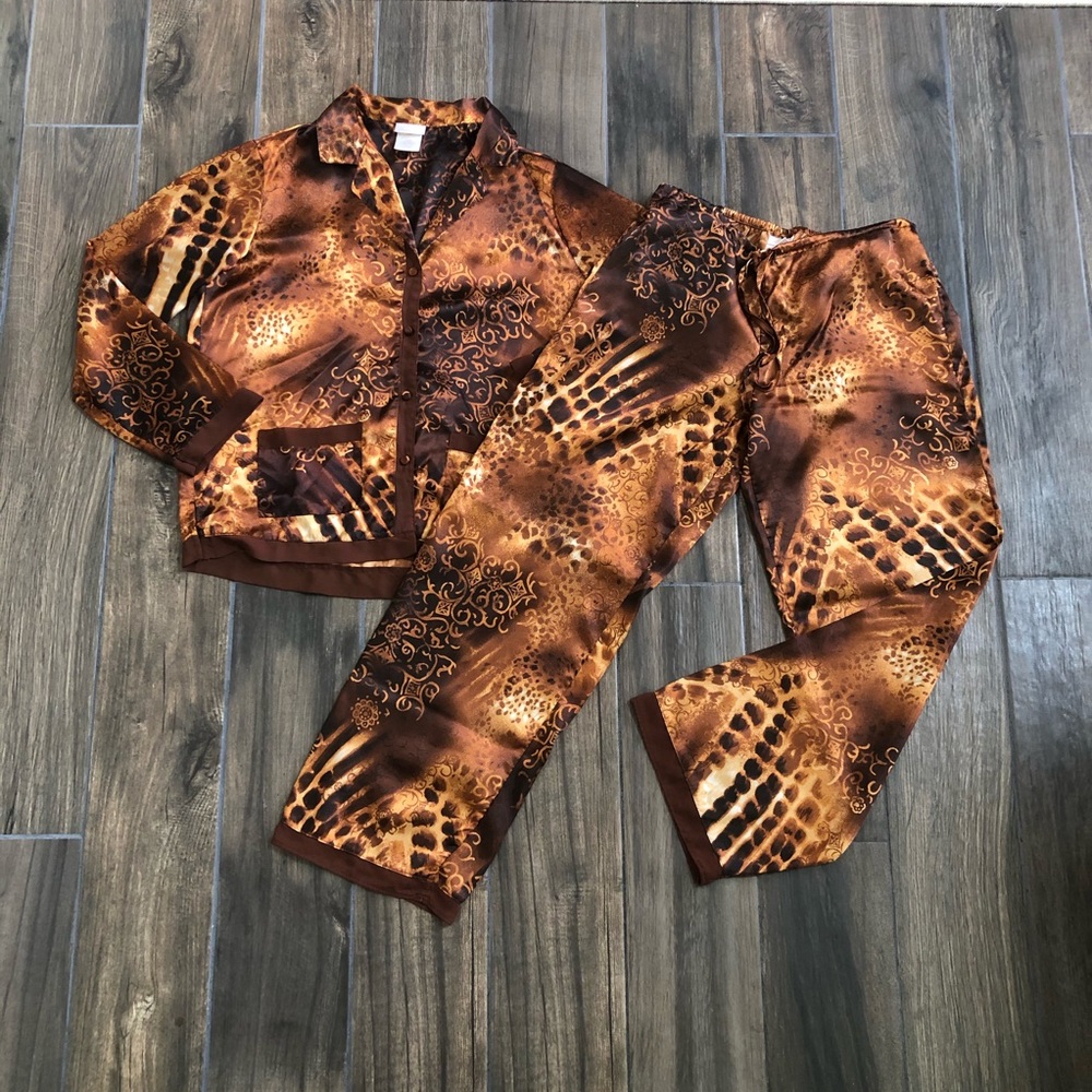 secret treasures brown pajamas button front small
